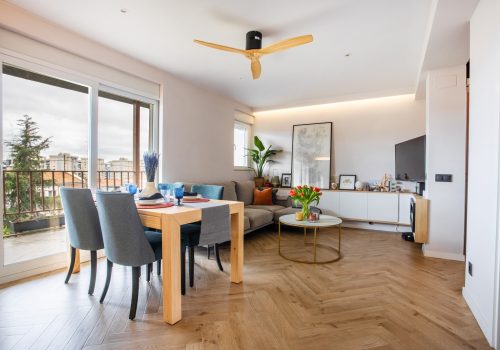 Piso moderno con terraza – llena de luz y calidez