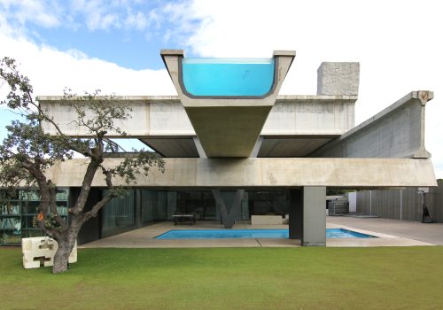 Villa única brutalista para rodajes