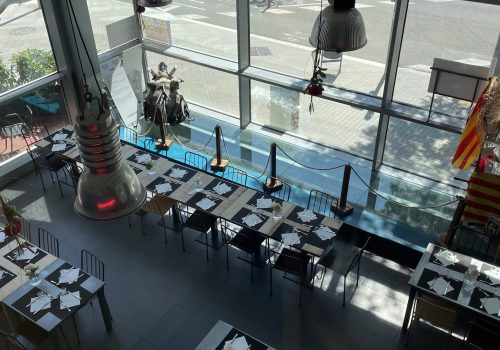 Restaurante luminoso ideal para rodajes