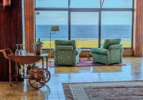 Multiespacio estilo 80s con vistas al mar
