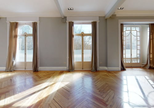 Salón diáfano estilo clásico