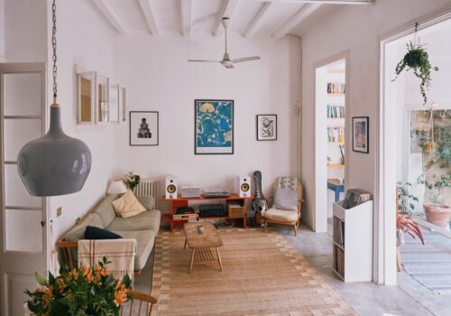 Casa diáfana con patio y techos altos