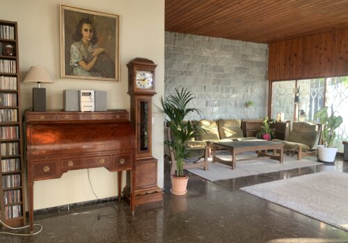 Casa estilo setentero con jardín