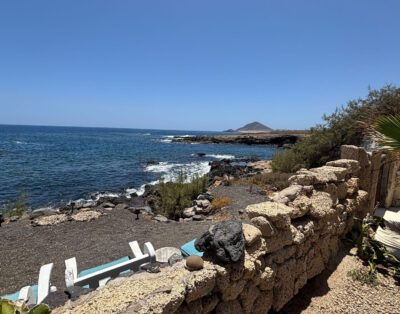 Jardín costero con vistas al mar para rodajes