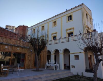 Casa señorial reformada de estilo colonial para rodajes
