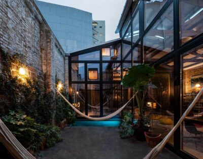 Casa de arquitectura industrial y minimalista