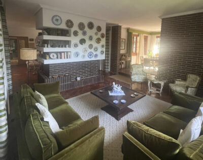 Chalet clásico con jardín y piscina en Madrid
